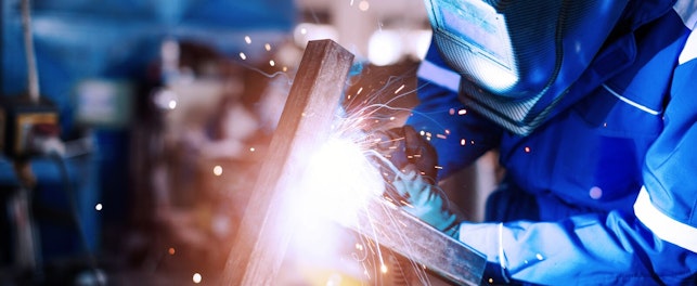 W maju 2025 organizujemy dwa zdalne szkolenia uzupełniające, obejmujące aktualne wymagania techniczne w kontekście projektowania, wytwarzania oraz badań konstrukcji stalowych i aluminiowych.